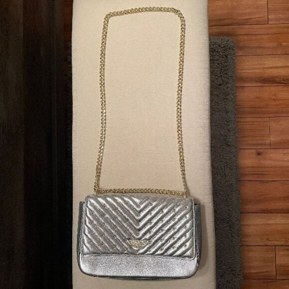 🤑PART OF ANY 3 FOR $10🤑  PRISTINE CONDITION VS Silver Metallic bag, - Picture 1 of 12